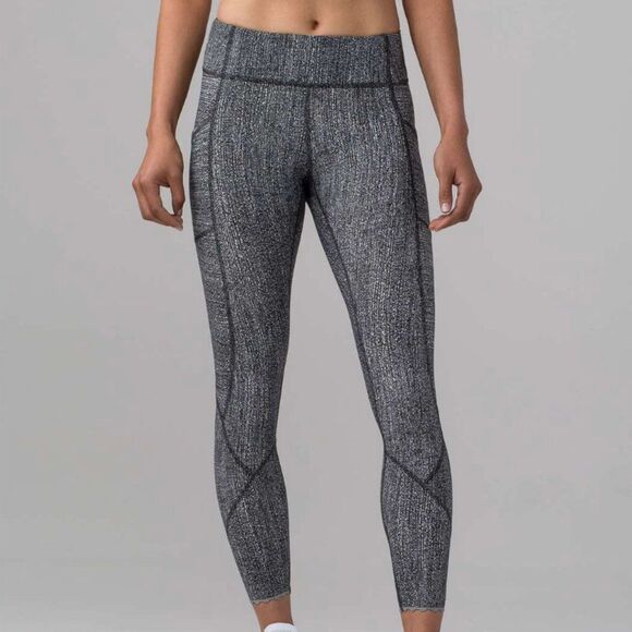 Women Lululemon Tight Stuff Tight II (25") Salt Alpine White Black Size 6 - Picture 1 of 12